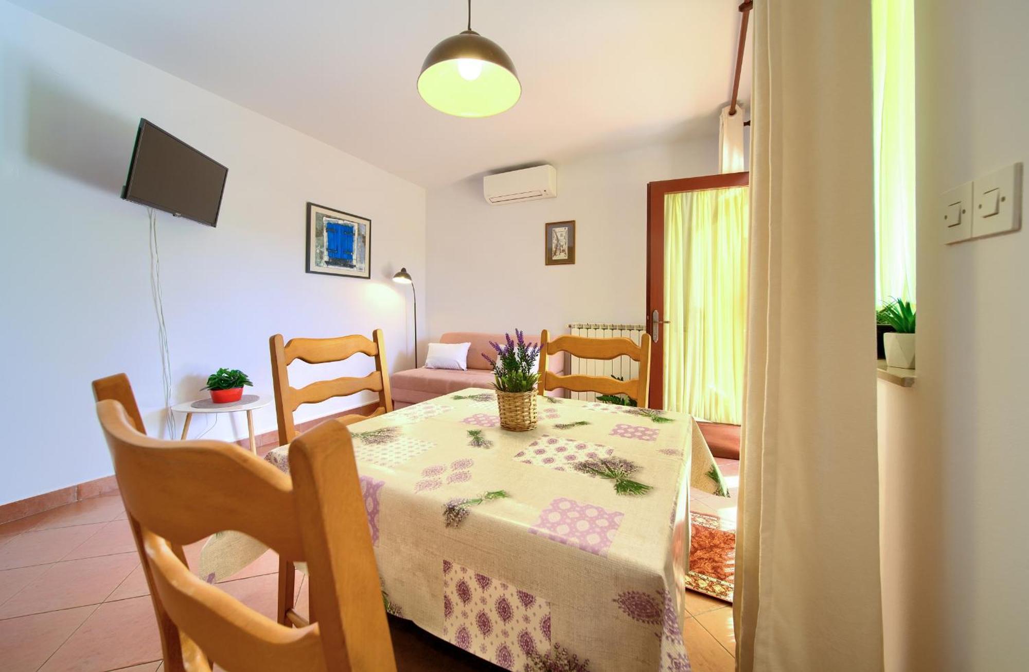 Apartman Sokolovski Krk Town Exterior foto